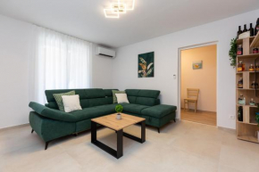 Rosoglio Poreč 300m from sea, new apartment 2024